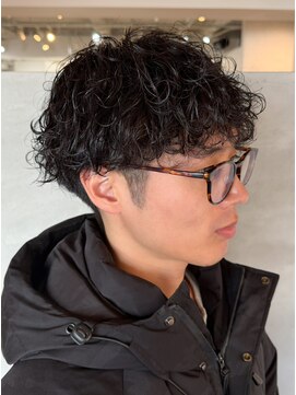 シー.(SHE.) 波巻きパーマ