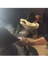 ナノ化されたスチームを使ってさらに負担を少なく薬剤を反応させていきます。