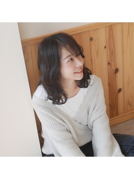 エモシオンヘアー(Emocio'n hair) アッシュグレー 波巻き