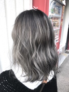 ユニーク(UniQ) バレイヤージュカラー×パールグレージュ【UniQ・小笹】