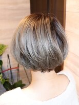 ウキュウ(Ukyu) 襟足ぎりショートボブ