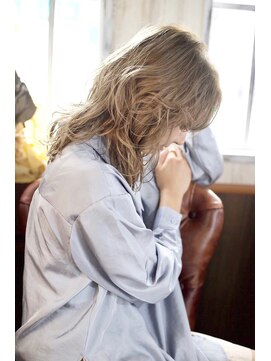 アムール 二子玉川(Amour) センターパート/ダブルカラー/ハイトーン/ミディアム/波ウェーブ