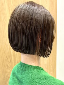 ラフ 新宿(Laff) 新宿 地毛風ストレート 前下がりボブ 切りっぱなしボブ ミニボブ