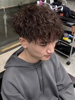 イーラ(era) ツイストスパイラルパーマ茶髪マッシュ刈り上げ眉毛