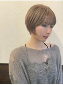 ショートボブ×ミルクティーベージュ