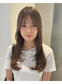 ヘーゼルベージュ×顔周りレイヤーカット