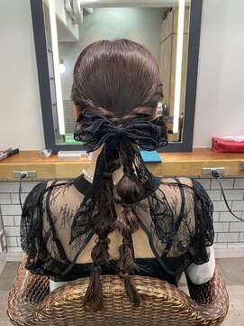 メゾンドムニ 恵比寿(Maison de MUNi) 黒リボンが可愛い編みおろしツイン