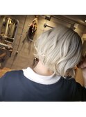 【ぱつふわボブ×ブロンドカラー】