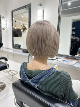 ホリー(HOLLY) グレージュ×ミニボブ