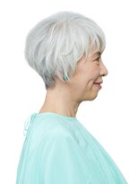 えがお美容室&nbsp;【えがお美容室】爽やかなホワイトカラーの大人ショート