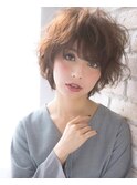 大人かわいいふんわりとしたショートボブ・くせ毛ショートボブ