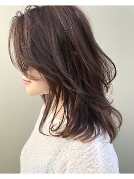 フォンズ(FONS) 上質ウルフレイヤー_ワンカールでスタイリングが出来るヘア