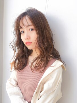 リタ(Lita) ふわふわロング×ツヤブラウン