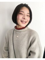 デイ(DAY.)&nbsp;センターパート　ミニボブ　オリーブベージュ