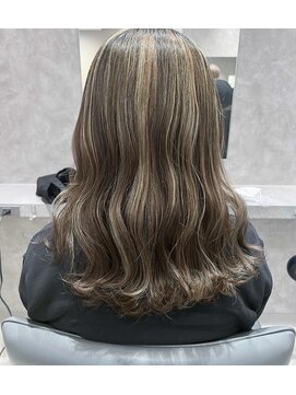 ユーフォリア 新宿通り(Euphoria) ◆ハイライト グレージュアッシュ/シアーカラー/セミディ/カール