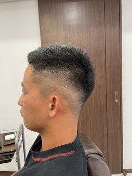 アリー(Ari-) 2ミリグラデーション刈り上げ