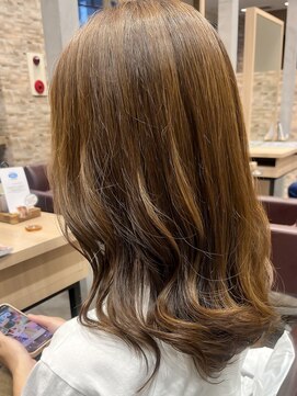 ビースリー ロア 【横浜駅近 きた東口】透明感あふれるイルミナカラー