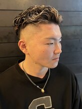 ディスイズバーバーフォース(THIS IS BARBER 4th) ハイライト スキンフェード オールバック 刈り上げ メンズパーマ