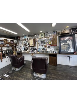 長年にわたり岡山メンズ層に支持されているメンズサロン。一人ひとりに合わせたヘアをご提案いたします。