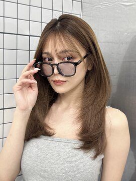 ロムーク 表参道(LOMKH) ミディアムレイヤーロングレイヤーカット顔周りオリーブベージュ