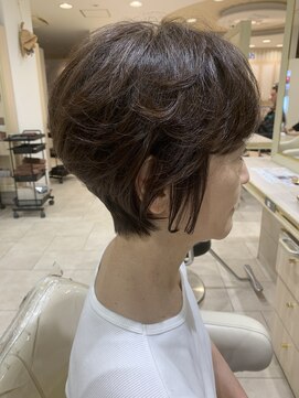 アッシュ 仙川店(Ash) 大人ショートボリューム地肌見えつむじ割れ解消50代60代70代