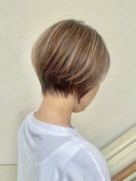 モリオ フロム ロンドン 成増店 【morio成増 セリザワ】くびれショート 白髪ぼかしハイライト