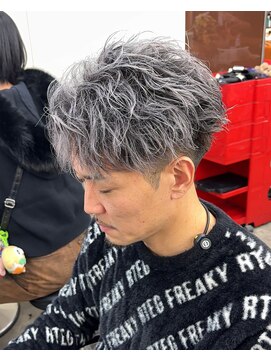 リップス 吉祥寺店 (LIPPS) ホワイトシルバーアッシュバレイヤージュサーフフェザーショート