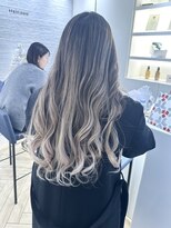 ステア ケース(stair case)&nbsp;バレイヤージュ　地毛残し　メンテナンス５ヶ月スパン