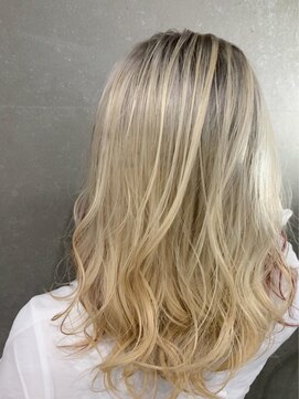 カルフール ロハス 草加東口店(Carrefour LOHAS) ハイトーンカラー・ケアブリーチ・透明感カラー・外国人風カラー