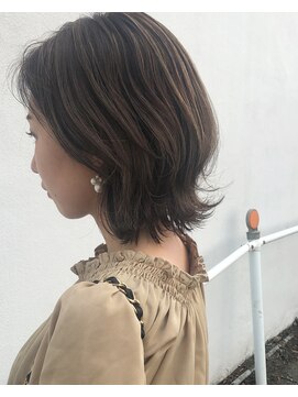 ヘアデザイン ソラ(Sola) 外ハネくびれミディ ハイライト×秋のくすませベージュ暗髪