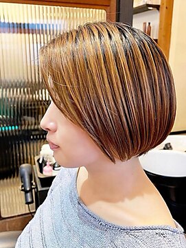 カシア cassia hair dressing salon 【cassia】ハイトーンカラー×マッシュボブ　[30代40代50代]