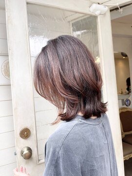 アミュレ(Amule) ツヤっぽ大人可愛いふんわりくびれヘルシースタイル30代豪徳寺