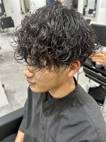 ヒュイル バイ ニアウ(Hwyl by Niau) メンズマッシュパーマ波巻スパイラルパーマニュアンスパーマ眉毛