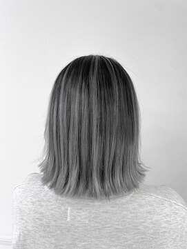 アプリバイリアン 浦和2号店(appri by Rien) バレイヤージュ/シルバー/トリプルカラー/切りっぱなしボブ