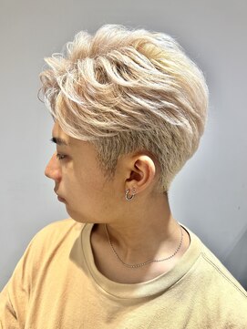 カルゥグラッシー(KALOU glassi) フェザーショート◎ツーブロック フェード フェザーパーマ