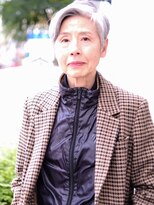 ビュートリアム 福岡(BEAUTRIUM)&nbsp;左右のバランスを変えたアシンメトリーショートカット