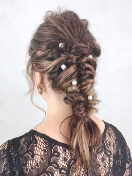 アルバム 銀座(ALBUM GINZA) 編み込みアレンジ_ウォーターフォール毛先パーマ_ba265582