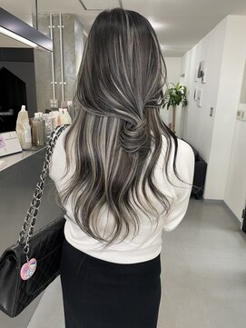 キング 枚方店(K!ng) 【枚方、高槻】ホワイトハイライト