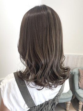 ネオリーブソラ 相模大野店(Neolive sola) グレージュカラー/外ハネ