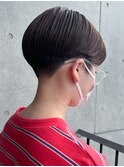 マロンベージュ 刈り上げマッシュショート センター分け