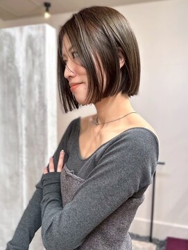 ヴヴ(Bub) オリーブグレージュ 透明感カラー 艶髪 切りっぱなしボブ 20代