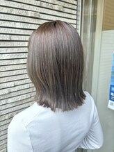 スリー(THREE) オリーブカラー/切りっぱなしボブ