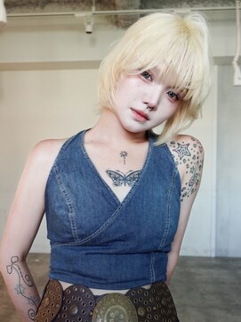 シオン(shion) ボブショートミディアムブリーチホワイトベージュ_F0989