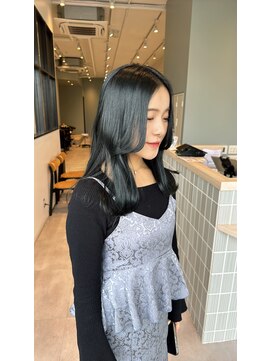 アヴェリー(avely) アッシュカラー/透明感カラー/髪質改善/頭浸浴スパ