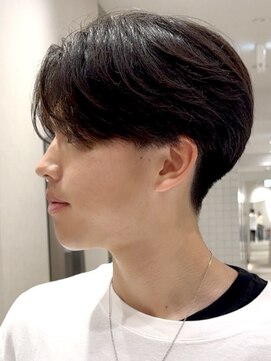 ヨリ トウキョウ(yori Tokyo) 似合わせカット30代40代50センターパート刈り上げマッシュ