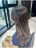 グレージュカラーのバレイヤージュ