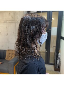 モーブ(MAUVE) 無造作ウェーブミディ