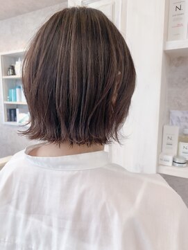 キャアリー(Caary) 福山市美容室Caary アッシュベージュぱつんとワンレングスボブ