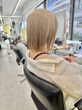 ヒビヲ(HIBIO) 横浜ボブケアブリーチダブルカラータッセルボブ切りっぱなしボブ