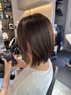 リベット(LIVET) 艶やかな髪色の軽やかボブスタイル